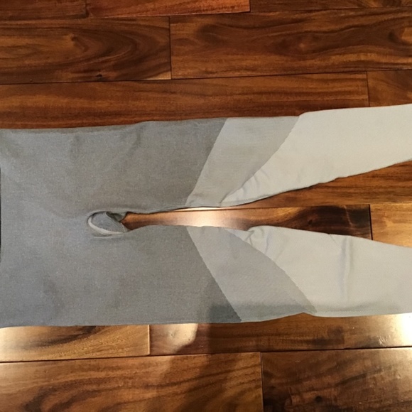 Aerie Chill-Play-Move Colour Block Leggings - Picture 3 of 6